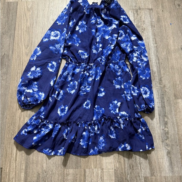 Blue and White Ruffled Wrap Sundress with Bishop Sleeves vintage - Picture 3 of 4